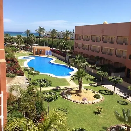 Paraiso: Beachfront Penthouse With Private Rooftop Pool * Vera